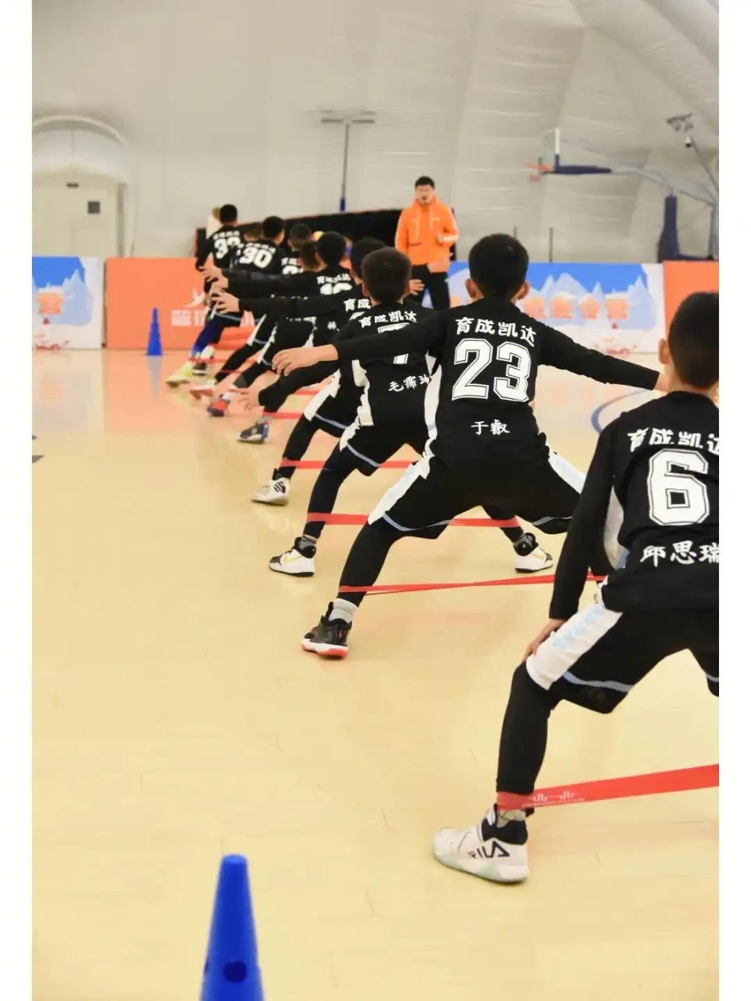 如何选择适合青少年的篮球集训营?